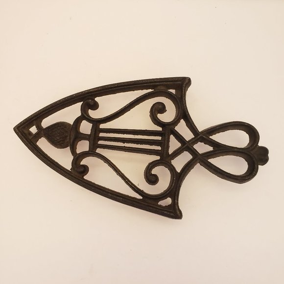 Vintage Cast Iron Footed Trivet - Picture 5 of 7
